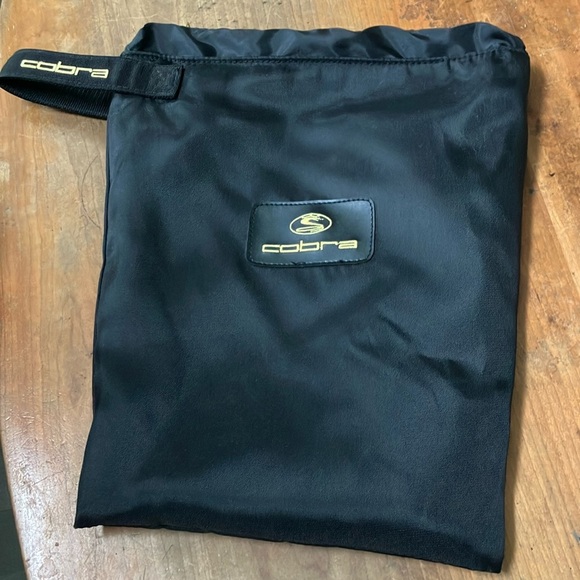 Golf shoe bag Cobra brand, plush interior with 2 compartments - Picture 2 of 15